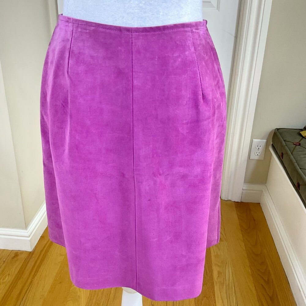 Danier Skirt Suede Leather Short in Pink Purple (6) - Picture 3 of 10